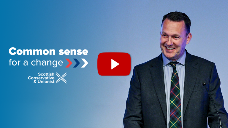 Photo of Scottish Conservative leader Russell Findlay and the slogan, 'Common sense for a change'.